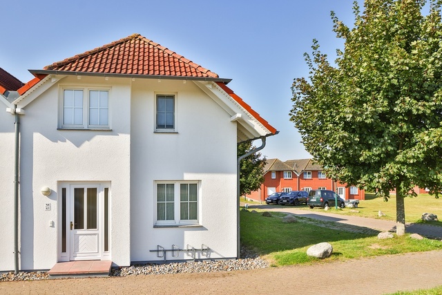 Ferienapartment-Rügen Eingangsbereich mit PKW-Stellplatz