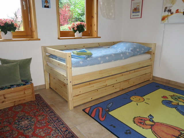 Kinderzimmer mit Ausziehbett